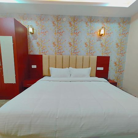 Awadh Samrat Resort Ayodhya ภายนอก รูปภาพ