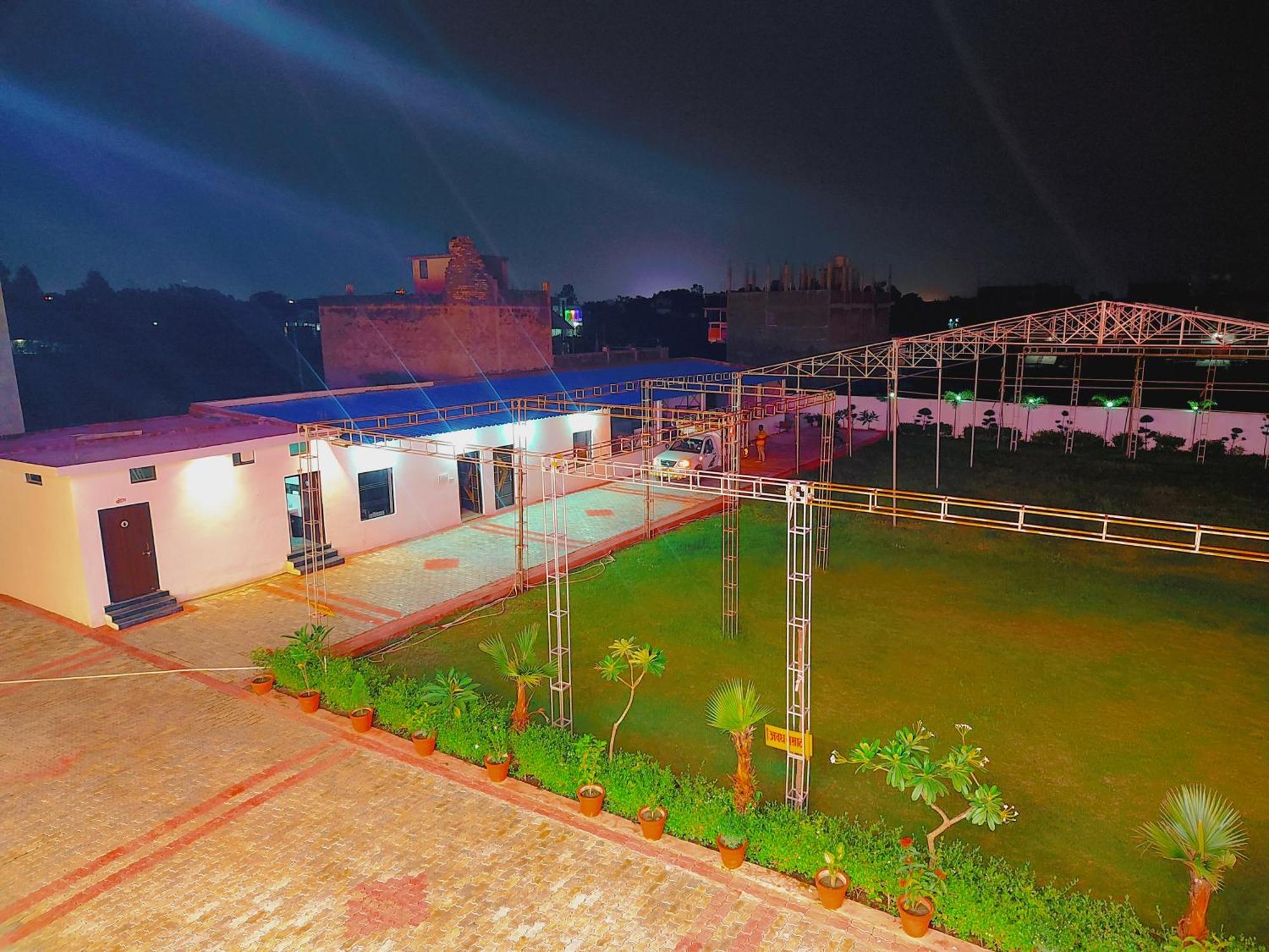 Awadh Samrat Resort Ayodhya ภายนอก รูปภาพ