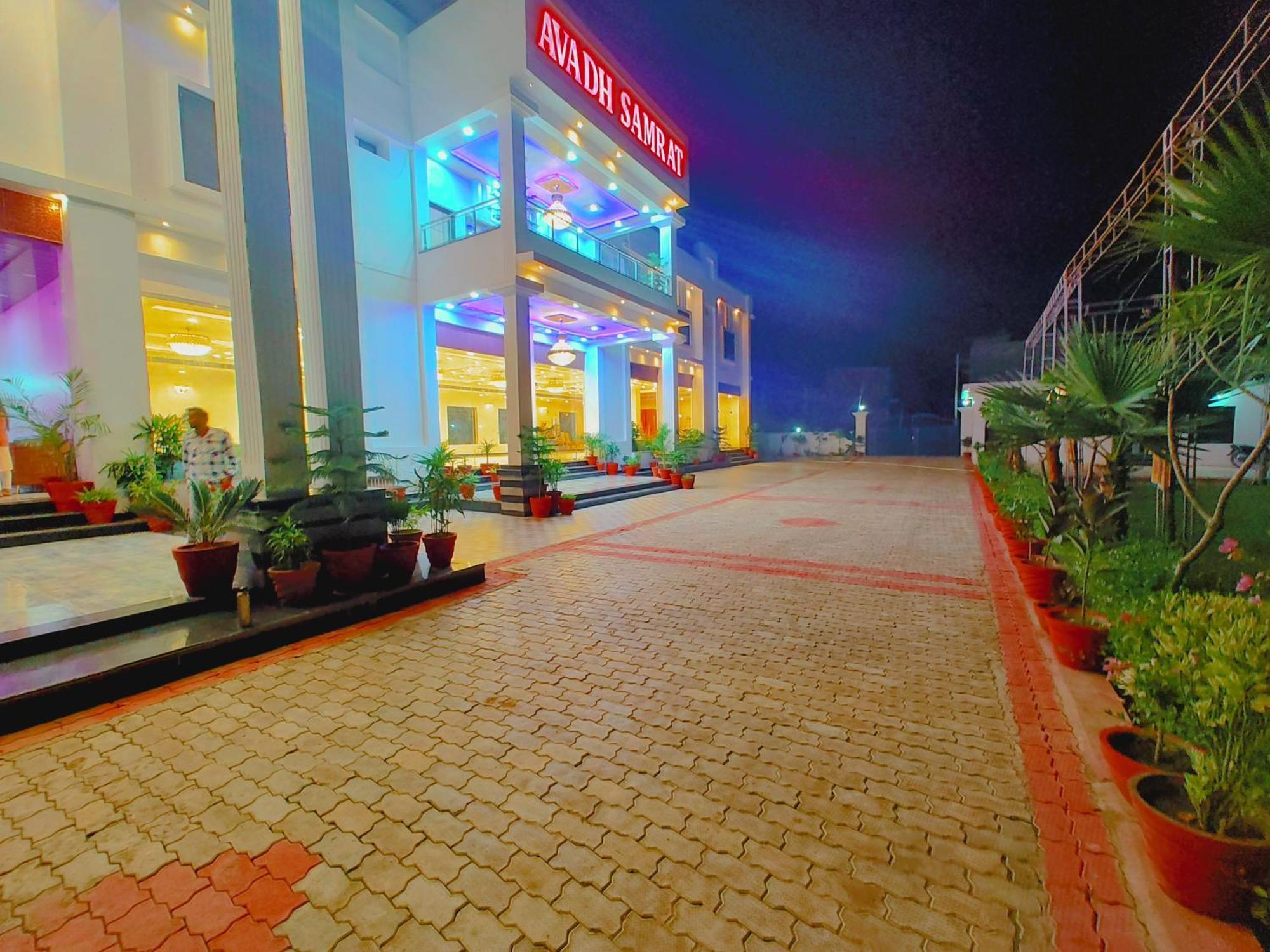 Awadh Samrat Resort Ayodhya ภายนอก รูปภาพ