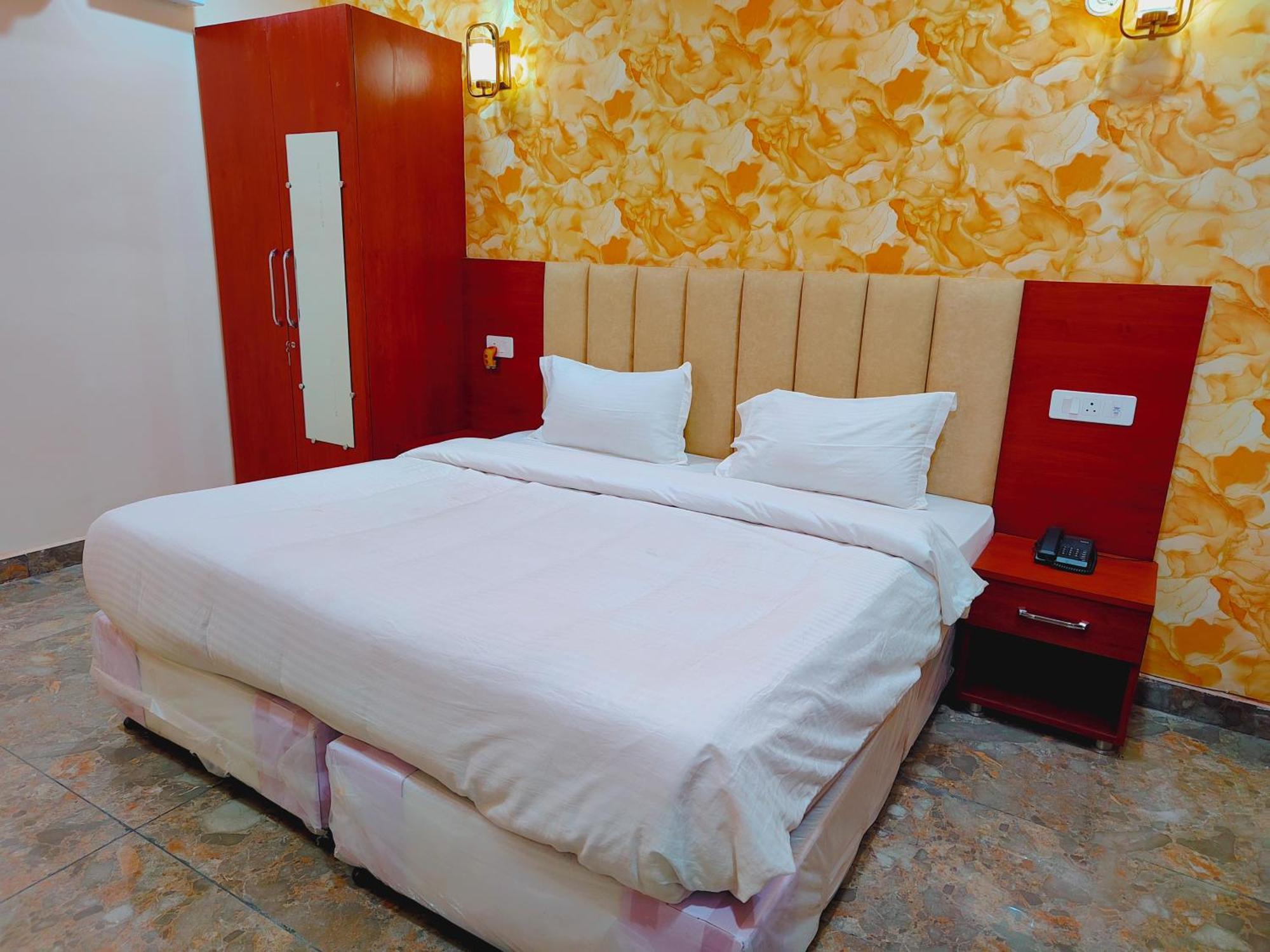 Awadh Samrat Resort Ayodhya ภายนอก รูปภาพ