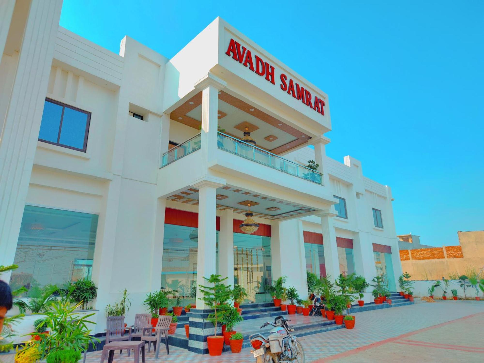 Awadh Samrat Resort Ayodhya ภายนอก รูปภาพ