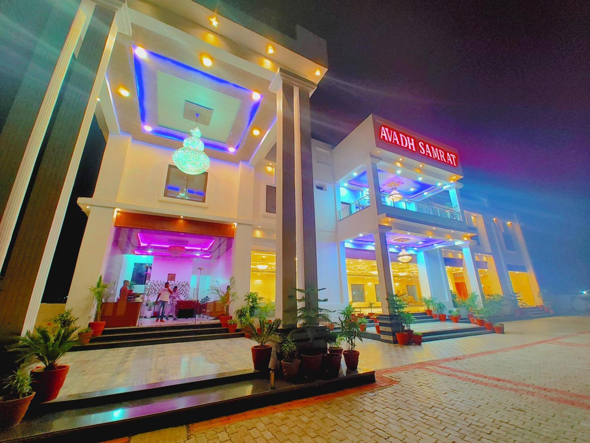 Awadh Samrat Resort Ayodhya ภายนอก รูปภาพ