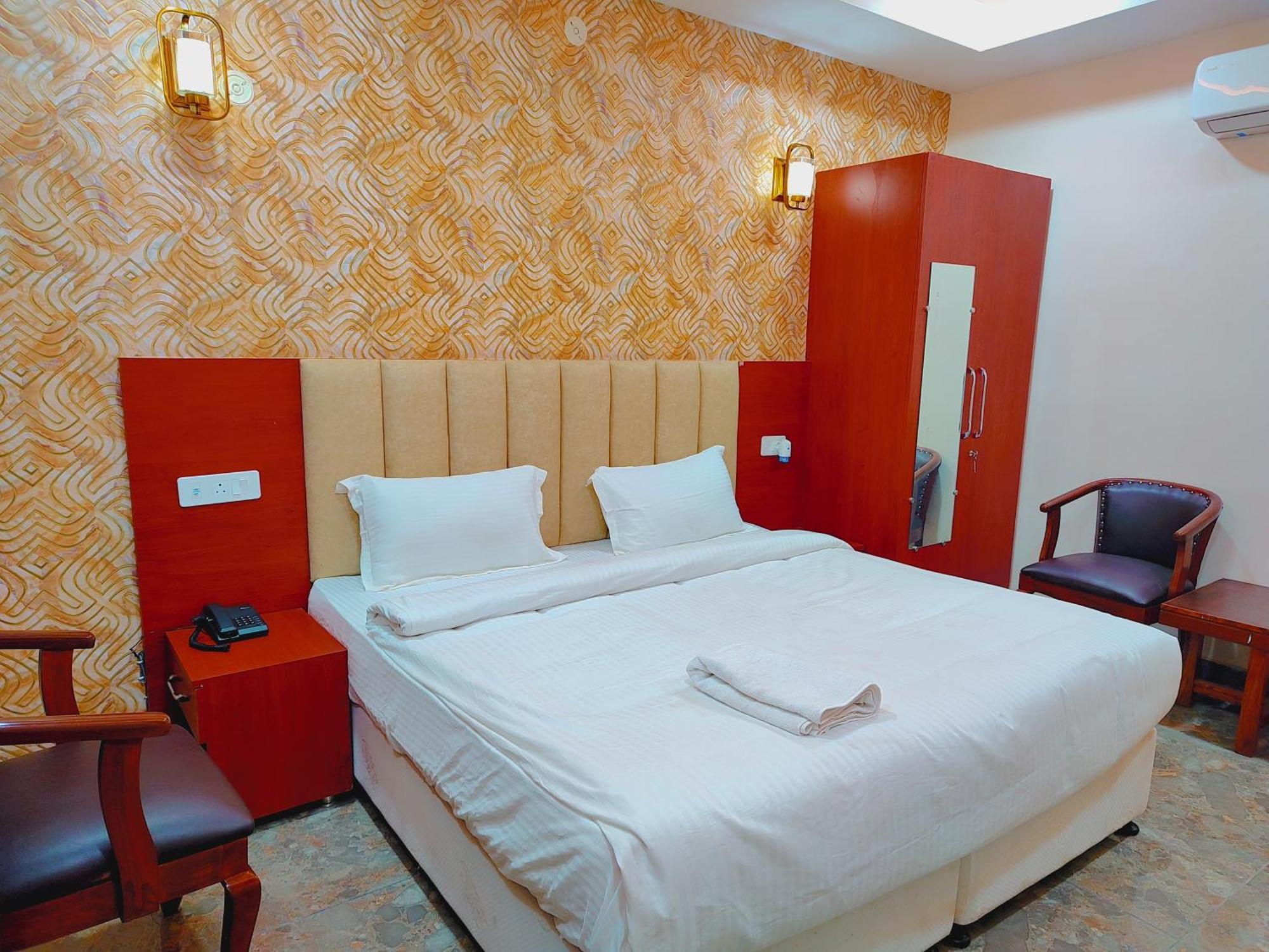 Awadh Samrat Resort Ayodhya ภายนอก รูปภาพ
