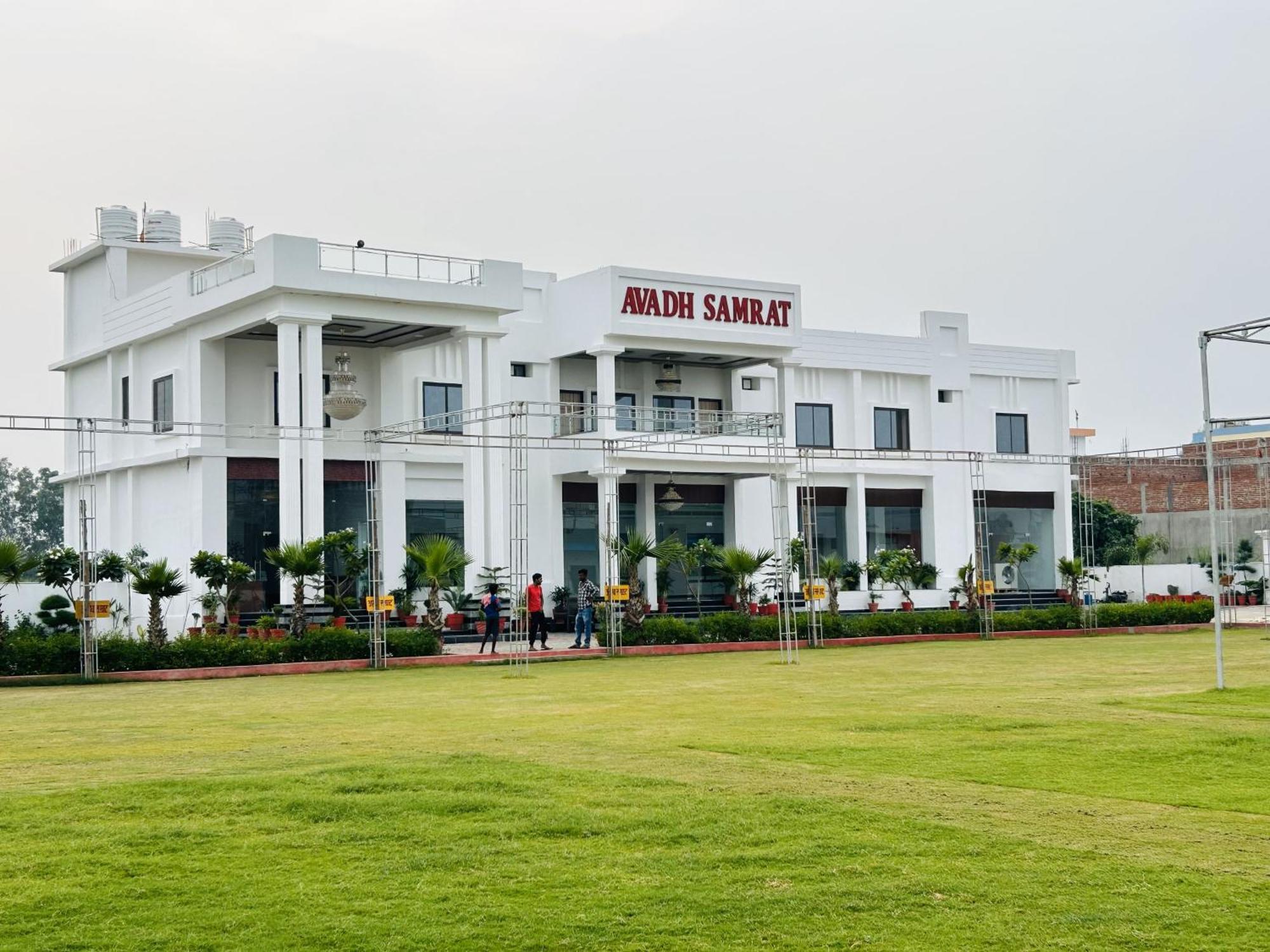 Awadh Samrat Resort Ayodhya ภายนอก รูปภาพ