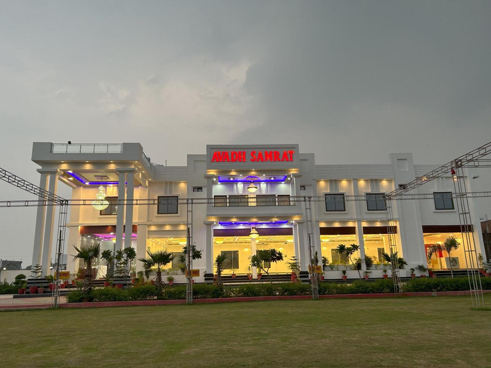 Awadh Samrat Resort Ayodhya ภายนอก รูปภาพ