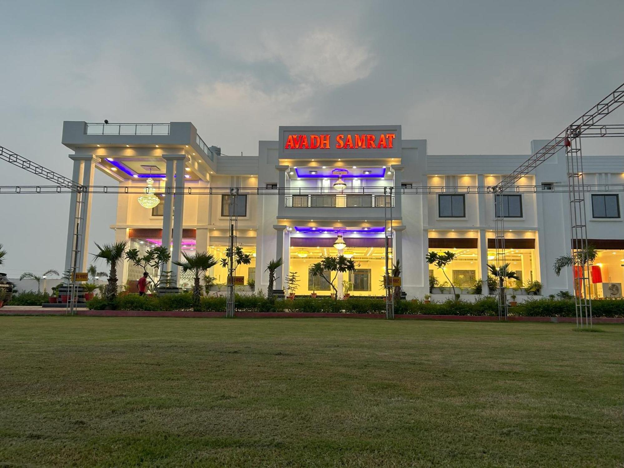 Awadh Samrat Resort Ayodhya ภายนอก รูปภาพ